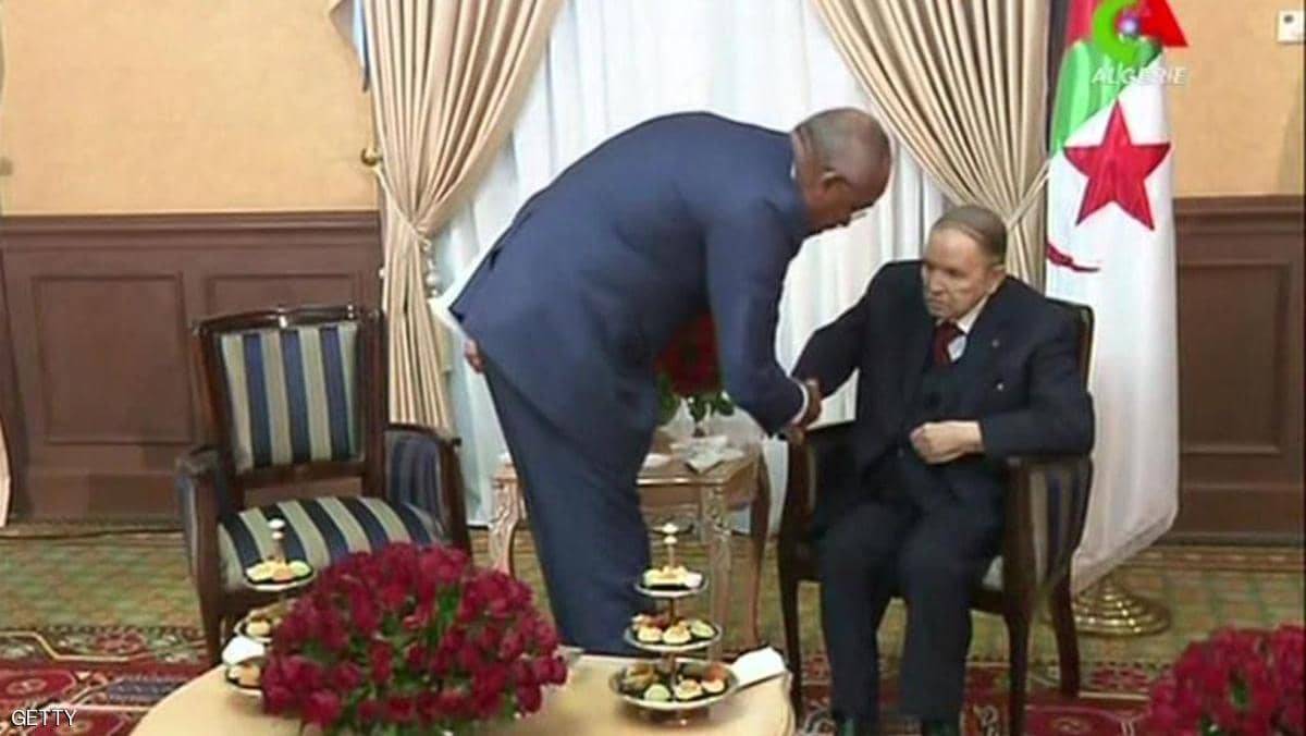 رئيس الوزراء الجزائري يبدأ محادثات تشكيل الحكومة الجديدة