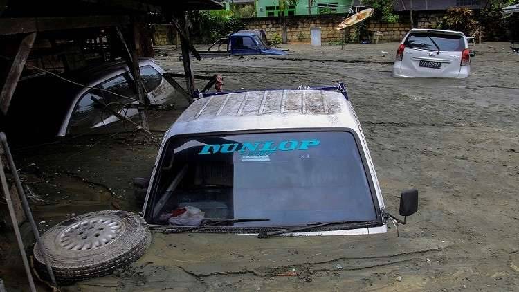 ارتفاع حصيلة قتلى فيضانات إندونيسيا إلى 77