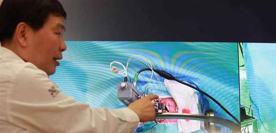 ثورة في عالم الجراحة: أجرى له عملية دقيقة على بعد 3 آلاف كيلومتر.. بفضل 5G!