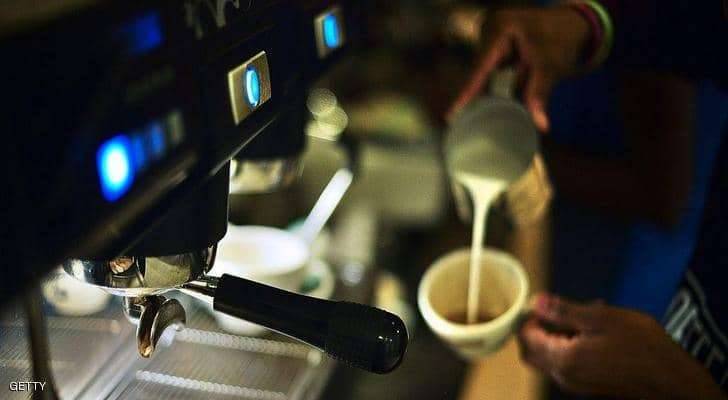 الحليب مع الشاي والقهوة.. يقي من هذا المرض الخطير
