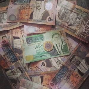 الركود في الأردن يدفع التجار لتأجير محالهم وتخفيض `جنوني` للأسعار