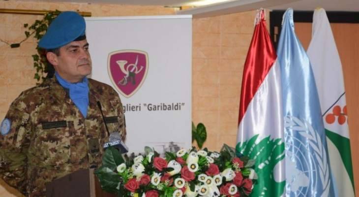 رئيس بلدية كفرا منح الجنرال آبانيارا شهادة المواطنة الفخرية