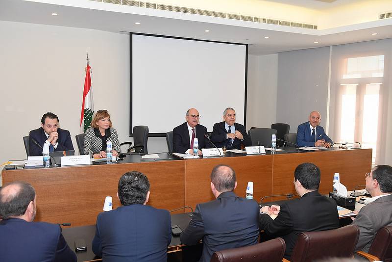 غياب الوزراء يرجئ 