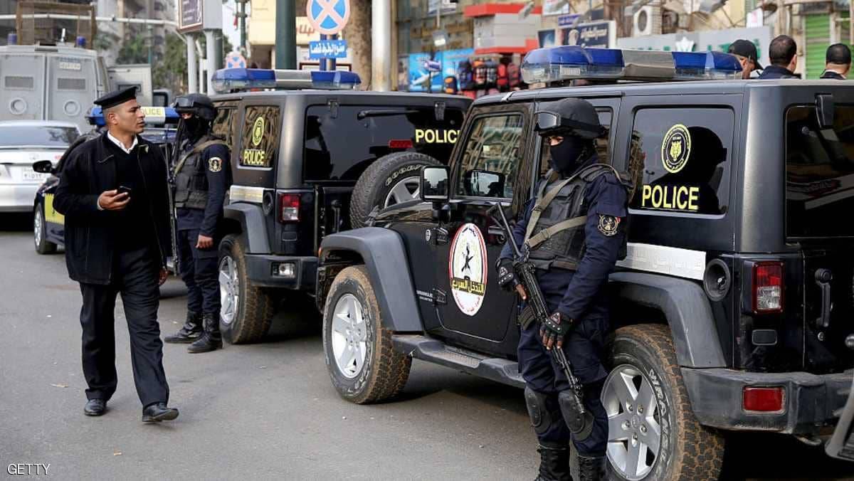 جريمة مروعة في مصر.. قتل والديه وفتح النار على المارة