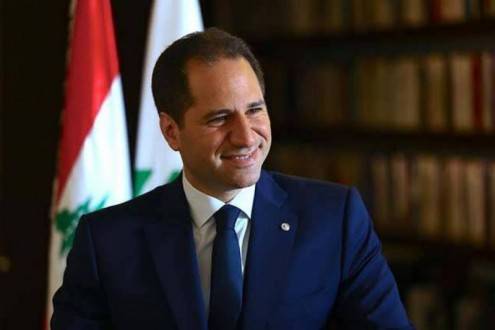 سامي الجميل: الأم… مدرسة الحياة