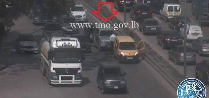 تصادم بين 3 مركبات على اوتوستراد الرئيس لحود باتجاه الصياد