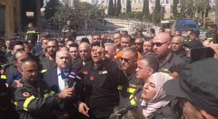 أبو الحسن في اعتصام الدفاع المدني: أنصفوا هؤلاء الشجعان