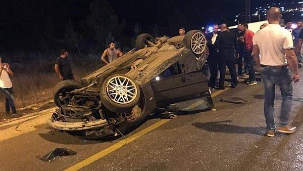 جريح في انقلاب سيارة على اوتوستراد  المدفون