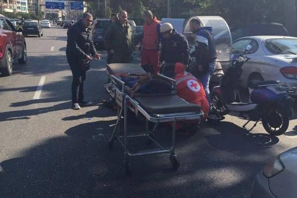 جريح بحادث سير على اوتوستراد جل الديب