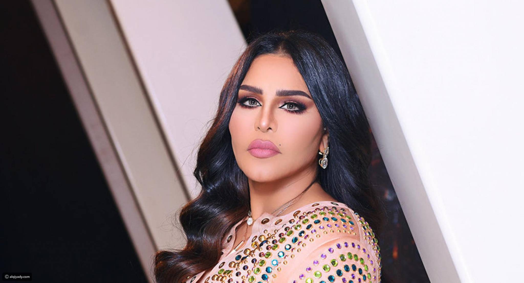 صور- هدايا المشاهير لمعجبيهم.. هذا ما قدّمته أحلام لجمهورها في أول حفل بالسعودية