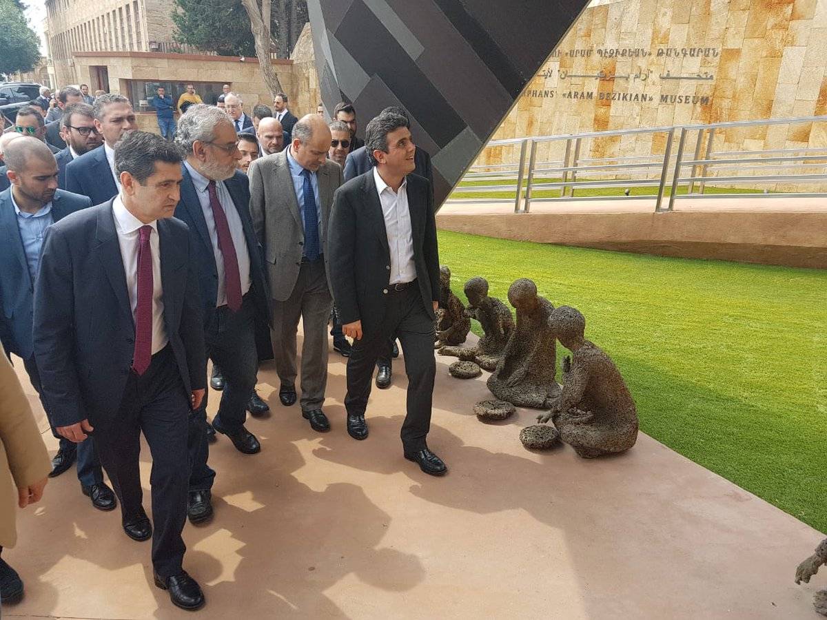 الوزير قيومجيان يزور متحف للإبادة الأرمنية