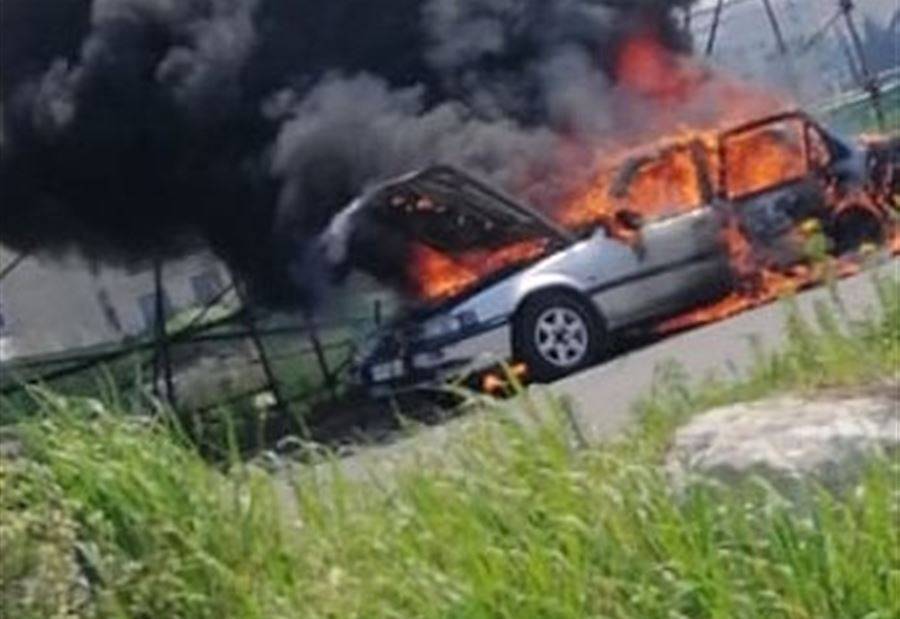 بالصورة: اشتعال سيّارة على طريق سبينس - طرابلس