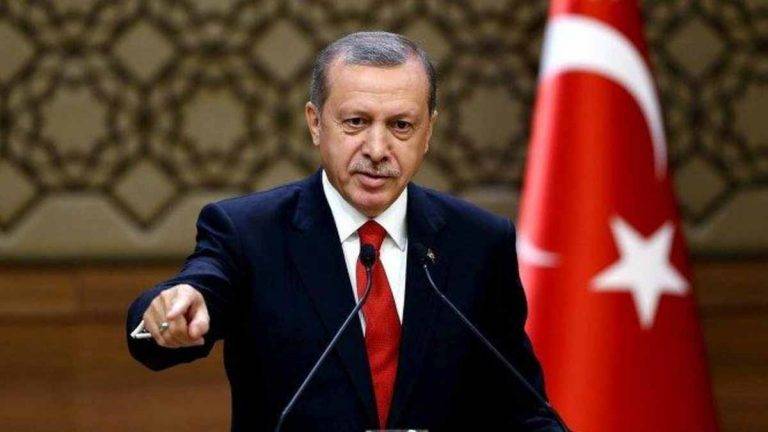 الليرة التركية تنهار مجددًا.. وأردوغان يتوعد بمعاقبة من يشترون العملات الأجنبية