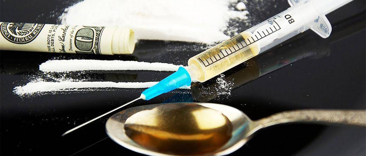 فضيحة مدوية تهز البحرين.. مخدرات وابتزاز داخل مدرسة للبنات