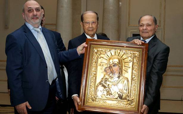 عون أكّد من موسكو أنّ الكنيسة الروسيّة يُمكن أن تُؤدّي دوراً مهماً بالنسبة لمسيحيي الشرق :

لبنان يمرّ بحالة صعبة ... وله دور أساسي في مرحلة إعادة إعمار سوريا