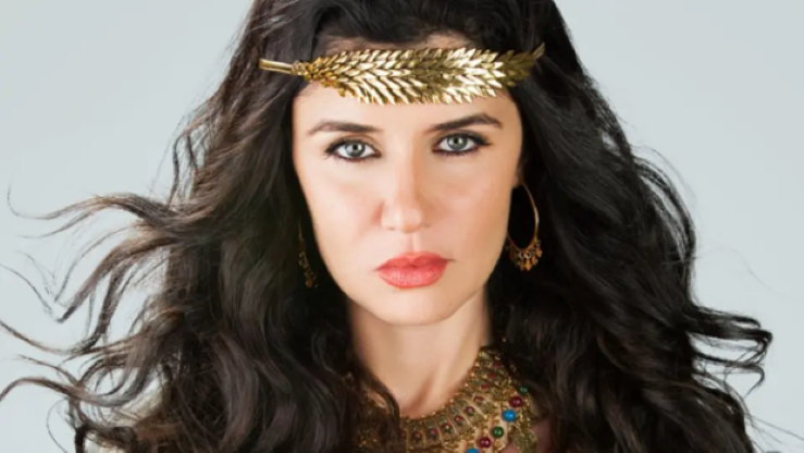 حكاية 10 فنانات قمن بخلع الحجاب