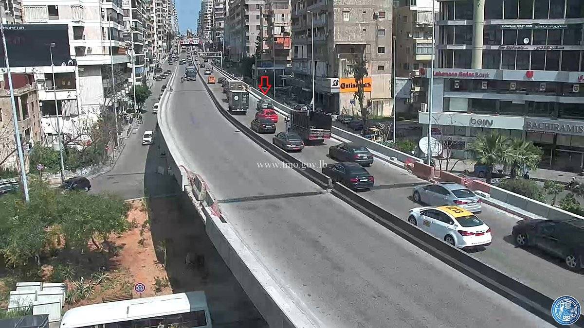 تعطل مركبة على جسر الكولا فهل من زحمة سير؟