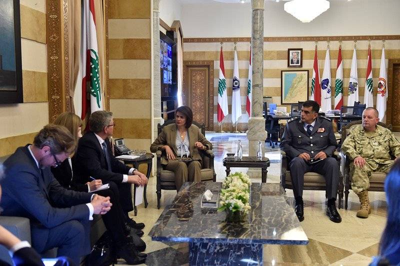 لقاء بين ورزيرة الداخلية ريا الحسن ووزير الأمن القومي البولندي