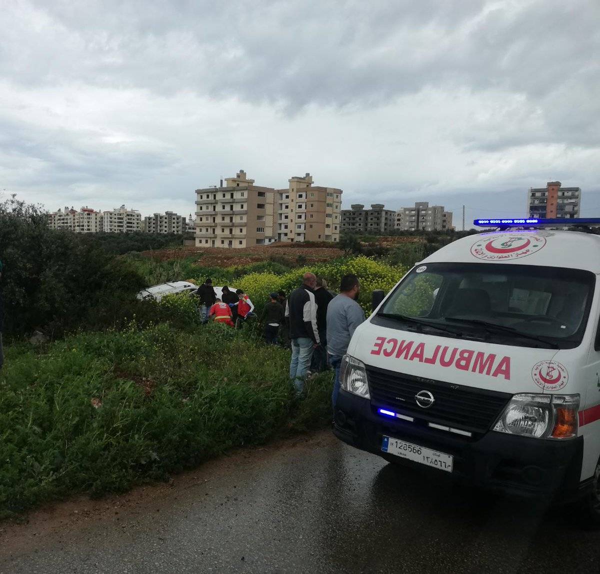 إصابة مواطنة بحادث انقلاب في طرابلس