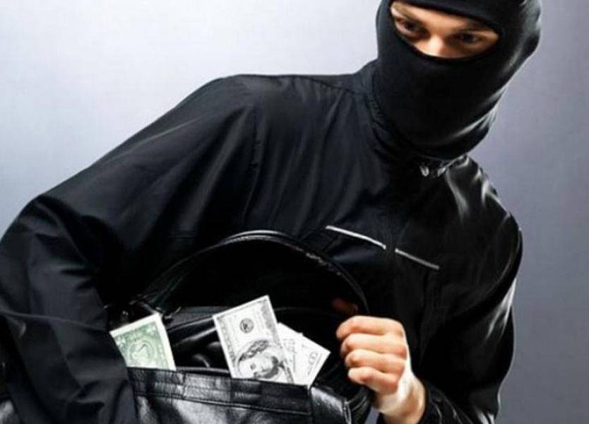 نفذ اكثر من 20 عملية سرقة.. منتحل صفة موظف في "الكهرباء" كيف استدرجته الأجهزة الأمنية؟