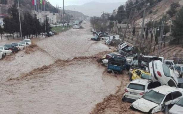 سيول وأمطار غزيرة جداً

من مساء الخميس لغاية 2 نيسان