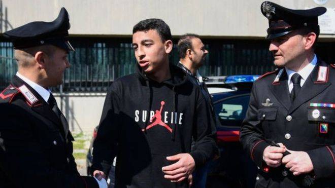 الجنسية الإيطالية للمصري رامي شحاته بعدما أنقذ عشرات التلاميذ من "مذبحة"