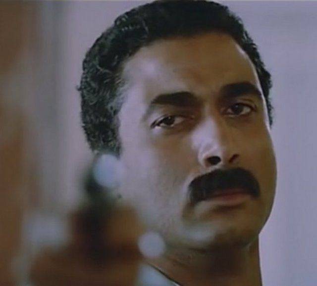 في ذكرى رحيله.. 5 أفلام لأحمد زكي عارضت السلطة