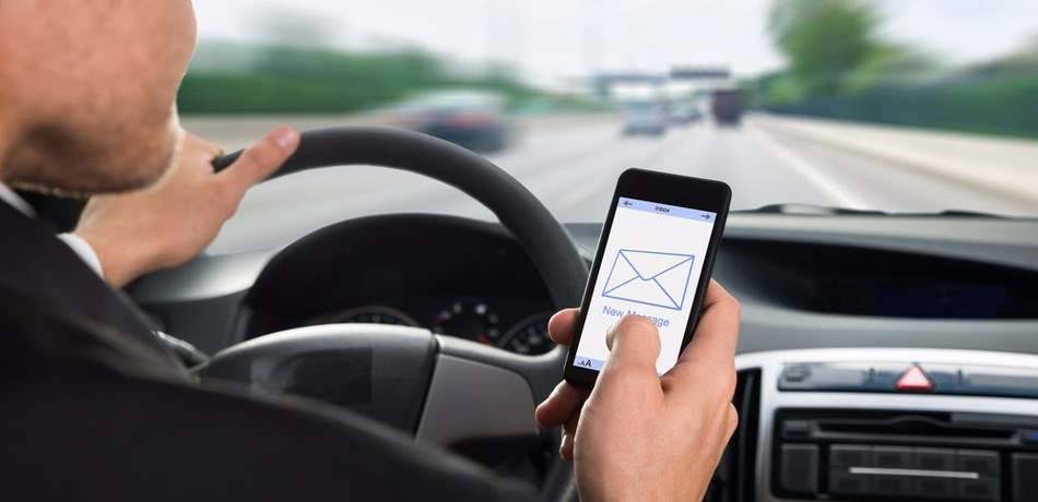 دراسة تؤكّد: حظر كتابة الرسائل أثناء القيادة يقلّل الحوادث!