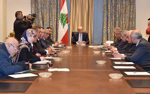 بري : أكدتُ ورئيس الجمهوريّة إقرار الموازنة

الجولان سوريّة وقرار ترامب رشوة لنتانياهو