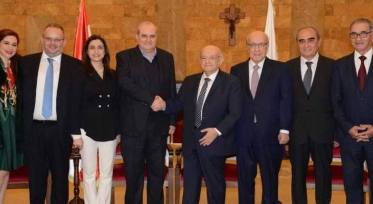 أبي نصر والمجلس التنفيذي للرابطة المارونية استقبلا المهنئين بانتخابهما