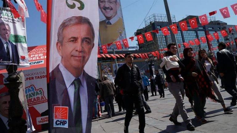 بلومبيرغ: الانتخابات التركية غدًا تمتحن مدى الغضب من سياسات أردوغان الاقتصادية