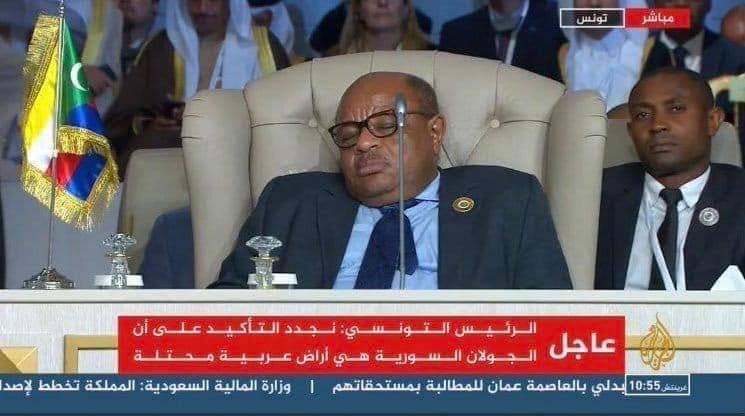انطلقت القمة ونامت الامة...
مشهد من القمة العربية اليوم