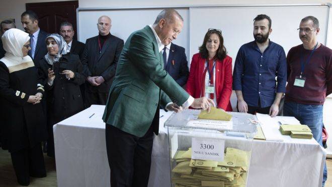 الانتخابات المحلية في تركيا: الرئيس رجب طيب أردوغان يخوض معركة "بقاء"