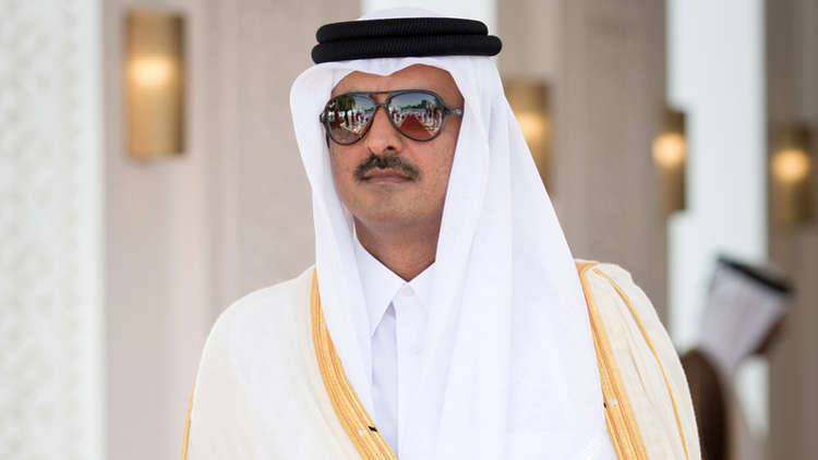 3 روايات تفسر انسحاب أمير قطر المفاجئة للقمة العربية