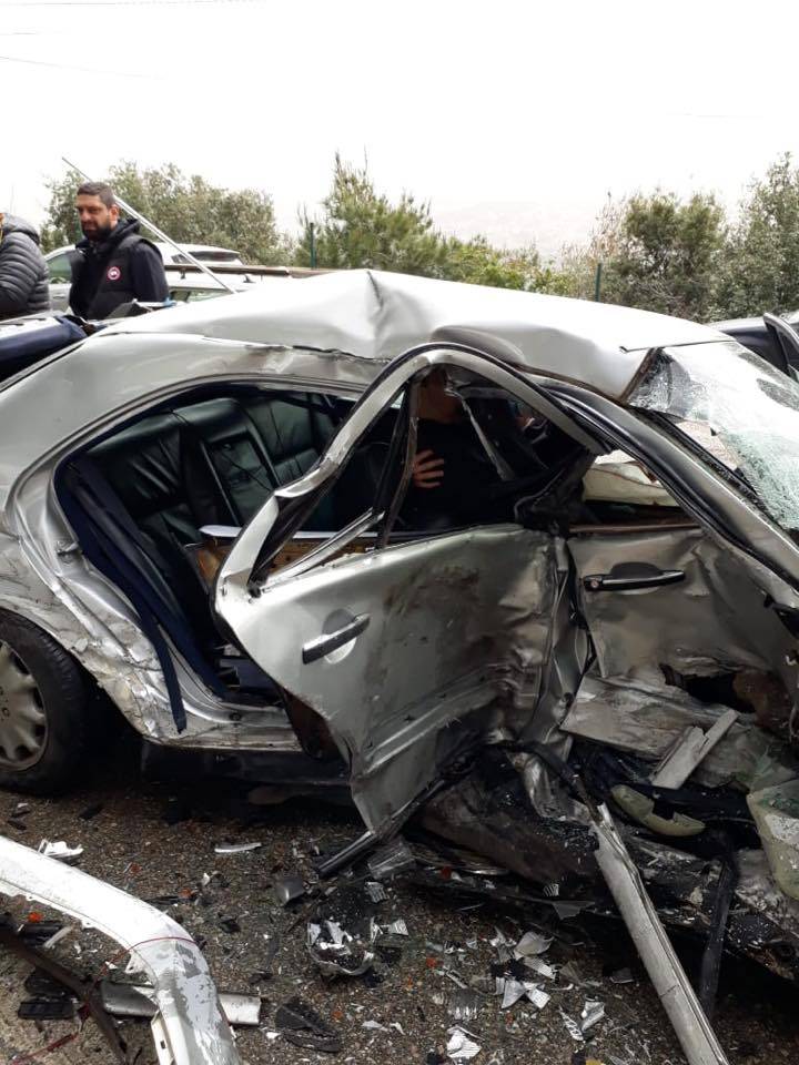 بالصور: سقوط جريحان نتيجة تصادم  على طريق عام جعيتا
