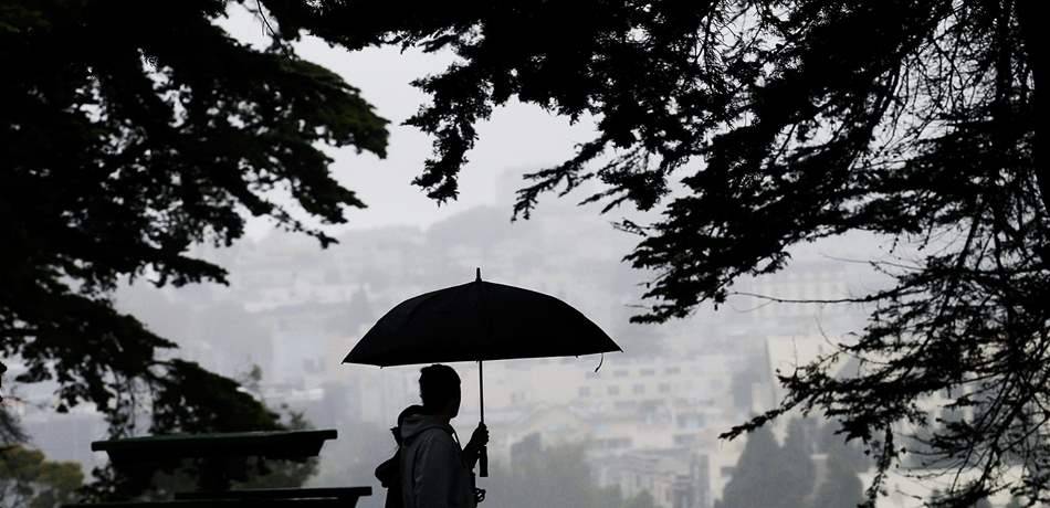 متى ينحسر المنخفض الجوي الذي يضرب لبنان؟