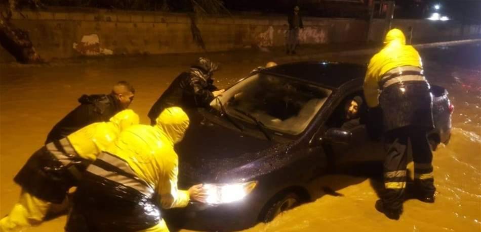 في المعاملتين: علقوا داخل سياراتهم.. وهكذا تمّ انقاذهم (صور)