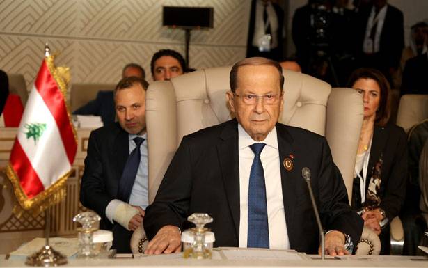 رئيس الجمهورية القى كلمة لبنان في القمة العربية في دورتها الثلاثين في تونس وعقد سلسلة لقاءات
الرئيس عون: بعد ضياع الارض ماذا يبقى من السلام
وما هو اخطر من الحرب المشاريع السياسية والصفقات التي تهدد بشرذمة المنطقة والفرز الطائفي