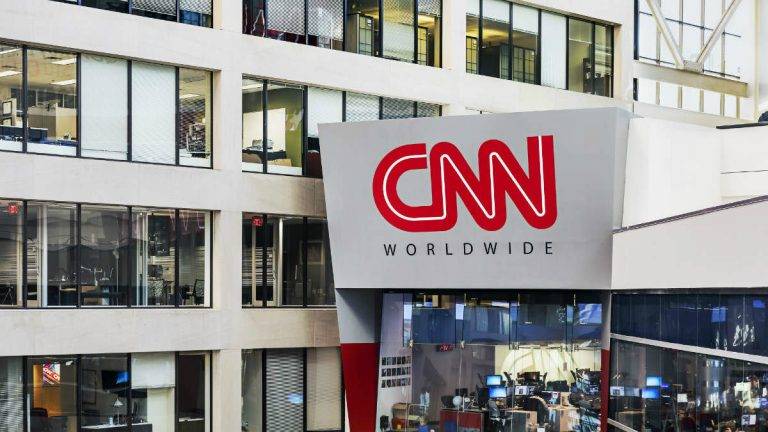 تقرير يفجر مفاجأة: 4 من إعلاميي CNN يعملون سراً مع قطر
