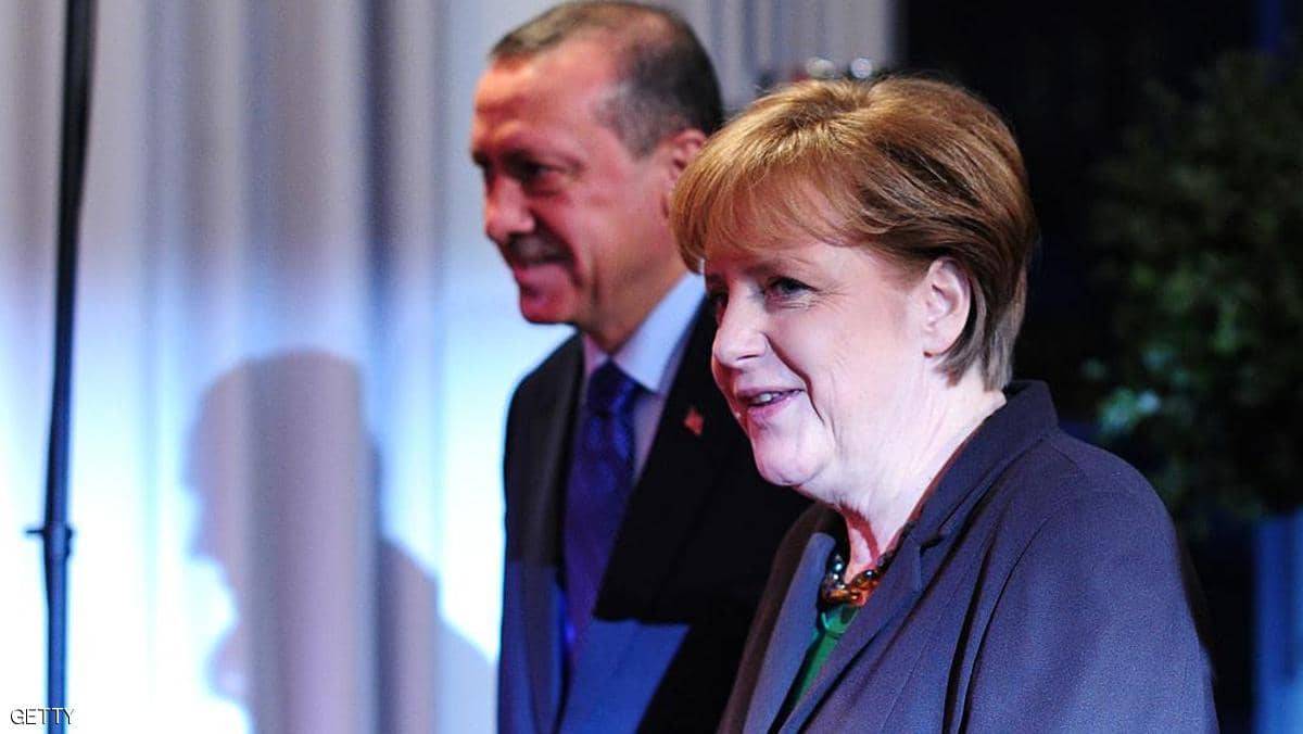 قصيدة ترسل ميركل إلى المحكمة.. ما علاقة اردوغان؟