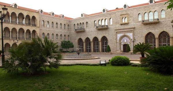 إقفال رسمي يوم الجمعة العظيمة وإثنين الفصح