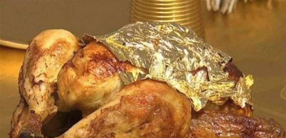 بالصور..عشاء مطلي بالذهب يثير الضجة على مواقع التواصل