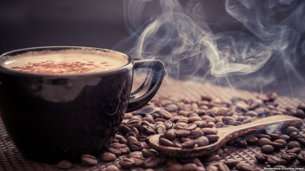 كم فنجاناً من القهوة يمكن أن تشرب في اليوم؟