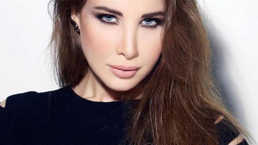 نانسي عجرم تنشر صورة لها وتخفي عينيها..ما السبب؟