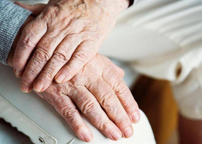 عادات تعجل شيخوختك.. فاحذرها