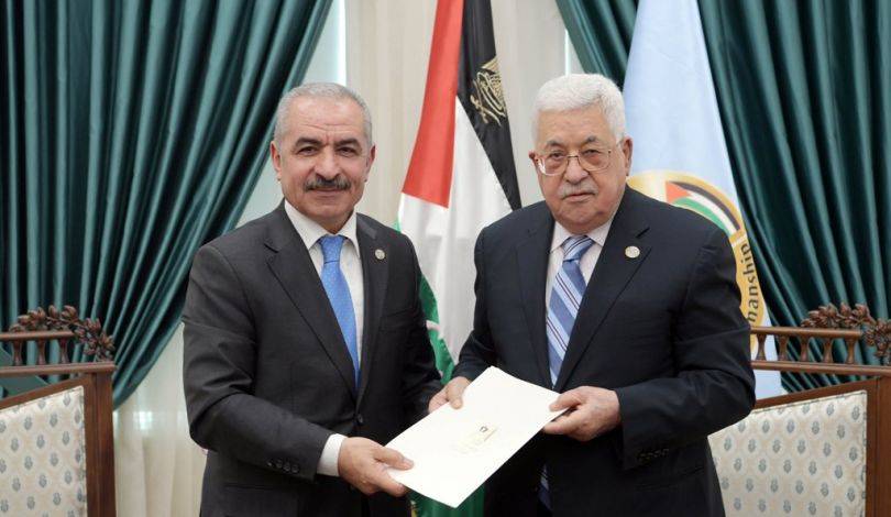 فلسطين المحتلة: استقالات اليسار تعمق أزمتها.. هل "غرقت" حكومة "اشتية" قبل أن تُبحر؟