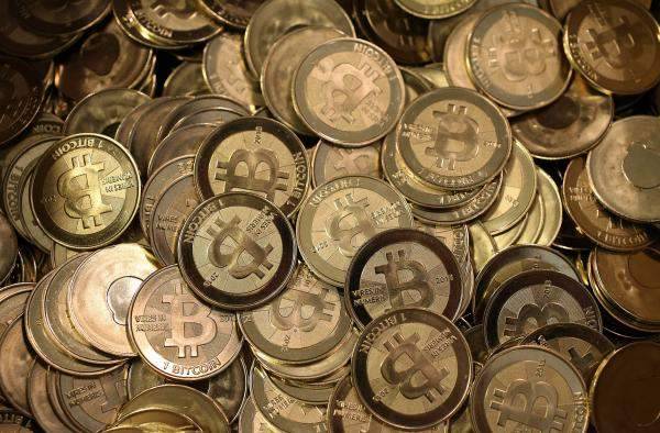 "بيتكوين" تتراجع 4.8% الى 5036 دولار