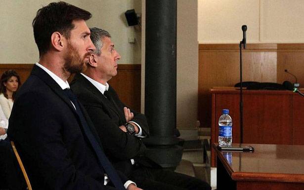 احتجاز والد ميسي لساعات بعد «حادث خطير»