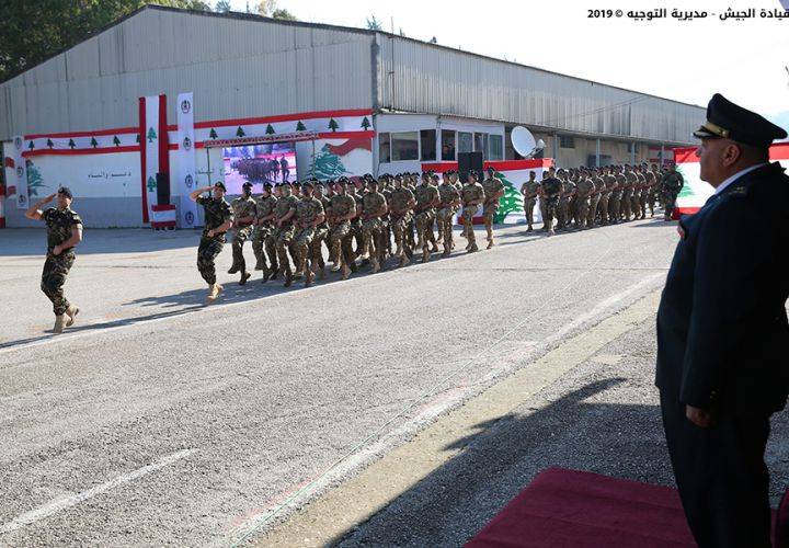 بالصور: حفل تقديم رتباء وجنود متمرنين للعلم