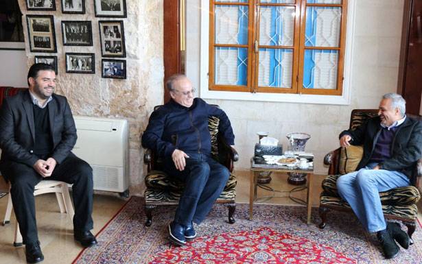 وهاب زار إرسلان

وعرضا الأوضاع في الجبل